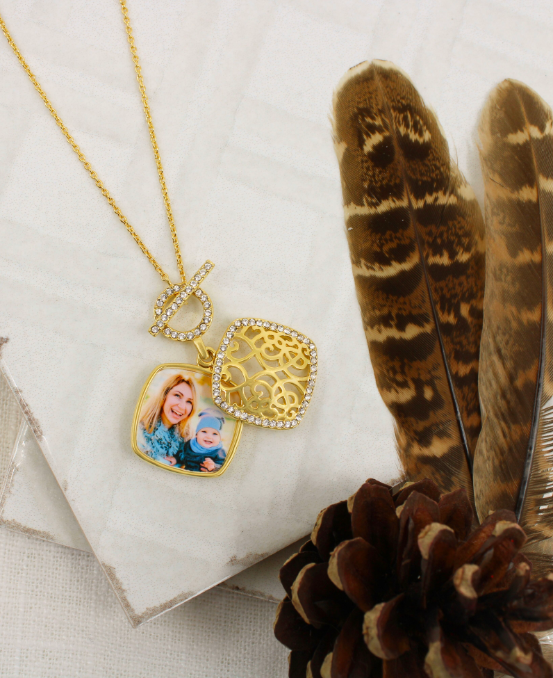 Award winning Memorial Ashes Jewellery & Personalised Charms – Featherlings
